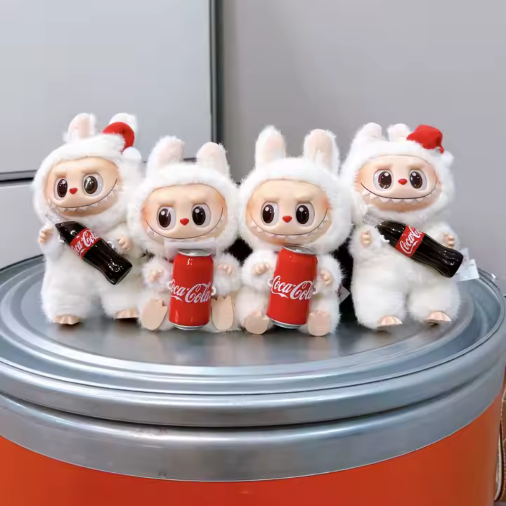عروسک شانسی لبوبو labubu سری کوکاکولا (وارداتی) کد 4970XL-QM - تصویر 4