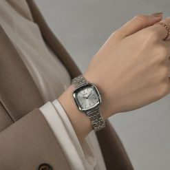 Alternative view of ساعت کلاسیک زنانه نایدو بند فلزی صفحه مربع سیلور (e) کد XMA-7650