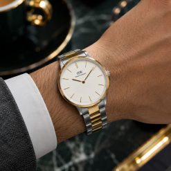 ساعت مردانه دنیل ولینگتون فلزی رنگ نقرهای طلایی صفحه سفید کد W2024