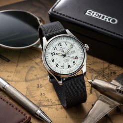 Alternative view of ساعت اسپرت مردانه سیکو Seiko خلبانی بند نیتو مشکی و سفید کد XRN-13690