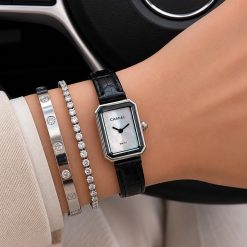 ساعت زنانه شنل بند چرمی صفحه نقره‌ای (e) کد W043