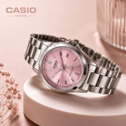ساعت عقربهای زنانه کلاسیک فلزی مدل کاسیو CASIO نقرهای صفحه گلبهی گرد (e) کد WF-008537