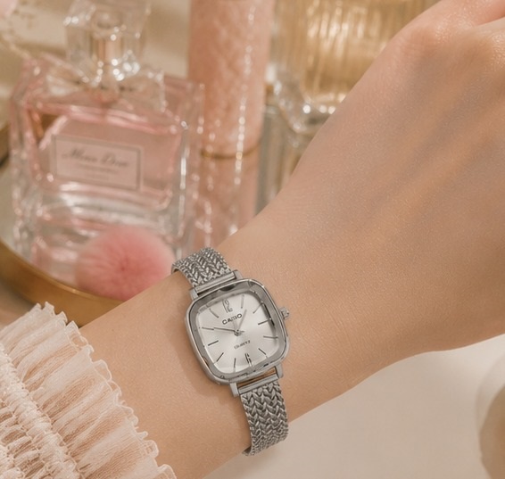 ساعت Casio زنانه مربعی بند حصیری نقرهای (e) کد 8234SX-L - تصویر 5